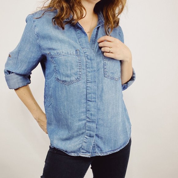 cloth & stone Tops - Cloth & Stone Button Up Chambray Shirt Split Back